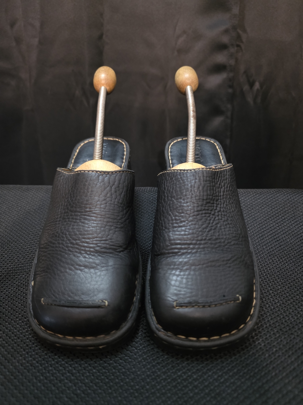 Born Womens Black Leather Slip-On Clogs